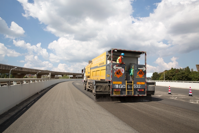 2021年昆明長(zhǎng)水機(jī)場(chǎng)精細(xì)抗滑保護(hù)層