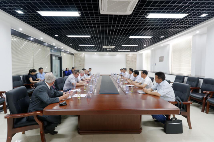 與外籍專家座談