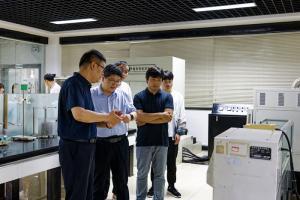 河南大學(xué)土木建筑學(xué)院執(zhí)行院長張建偉一行蒞臨高遠(yuǎn)公司參觀交流