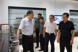 省發(fā)改委、省財(cái)政廳領(lǐng)導(dǎo)到公路養(yǎng)護(hù)裝備國家工程研究中心調(diào)研